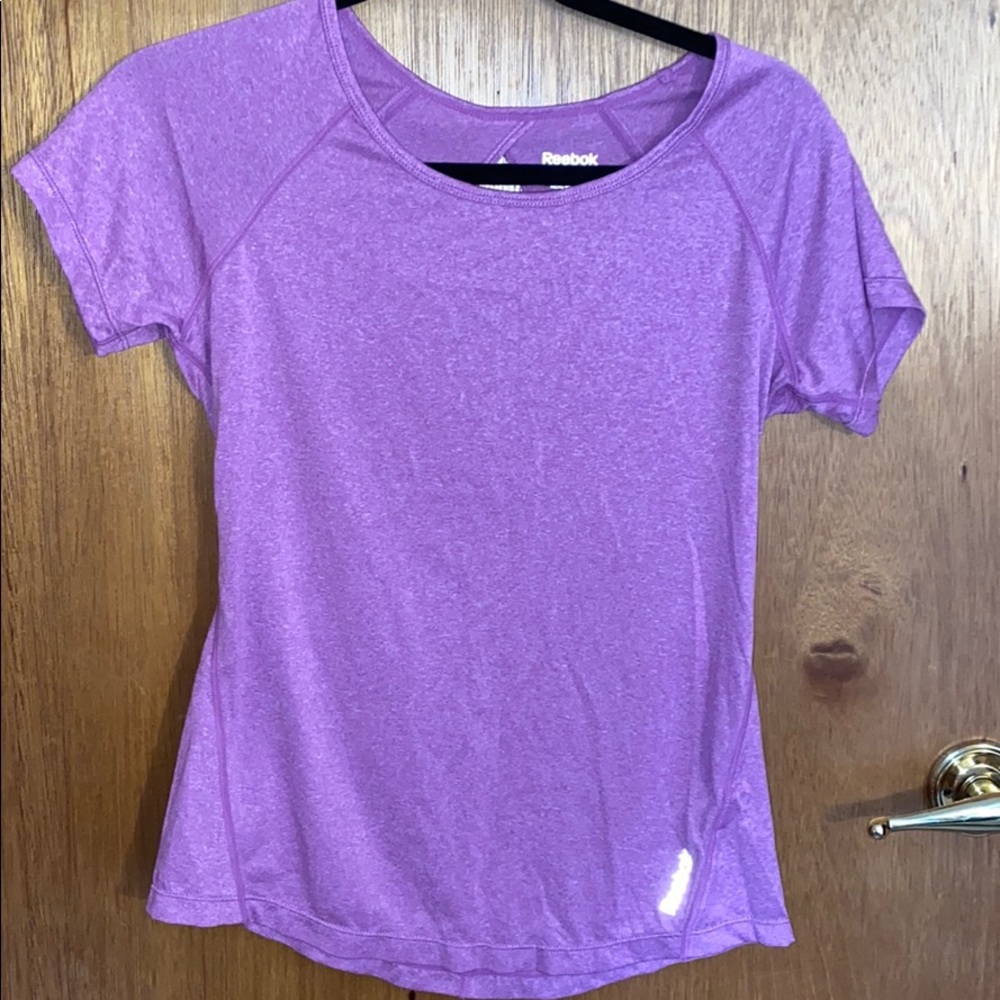REEBOK WORKOUT SHIRT WITH KEYHOLE BACK